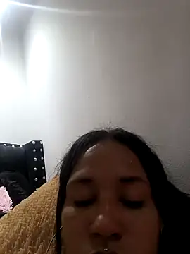 Snapshot of devi_black13_ chatting on January 15, 2:17 am devi black13 online show from January 15, 2:17 am