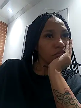 Snapshot of devi_black13_ chatting on March 11, 1:16 am devi black13 online show from March 11, 1:16 am