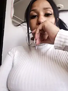 Snapshot of devi_black13_ chatting on January 27, 8:39 pm devi black13 online show from January 27, 8:39 pm