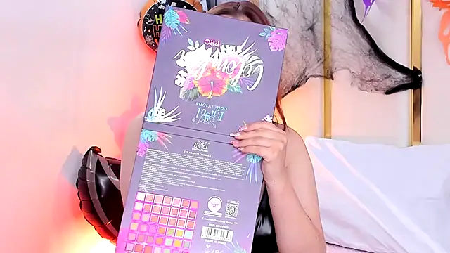 SalommeFlores online show from October 24, 7:02 pm