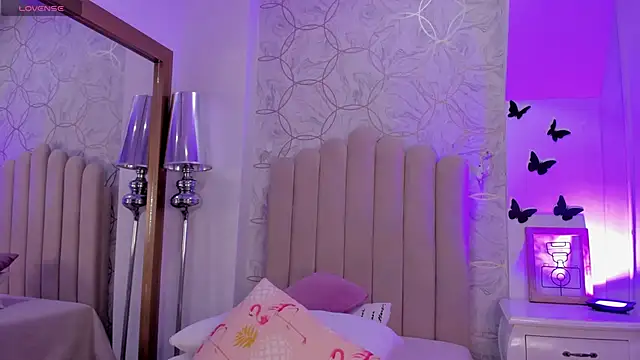 Snapshot of Foxy200__ chatting on May 25, 7:56 pm Foxy200 online show from May 25, 7:56 pm