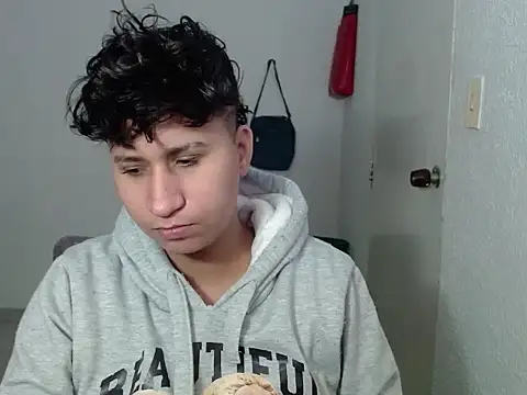 Im Milan Rs online show from February 12, 3:39 am