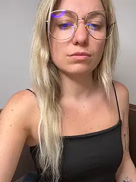 carlaaa online show from May 6, 8:35 pm
