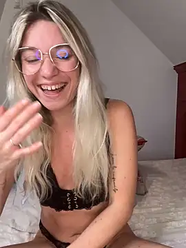 carlaaa online show from October 7, 8:10 pm