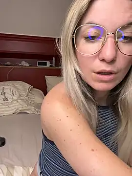 carlaaa online show from April 15, 8:31 pm