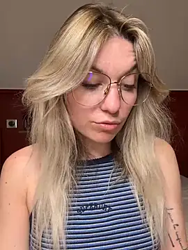carlaaa online show from April 23, 8:43 pm