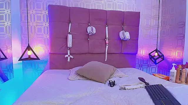 Lilith Vera online show from November 14, 1:04 pm