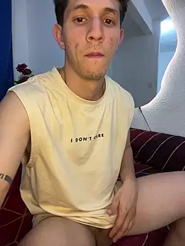 Snapshot of Bodyxx23 chatting on December 15, 2:17 am Bodyxx23 online show from December 15, 2:17 am