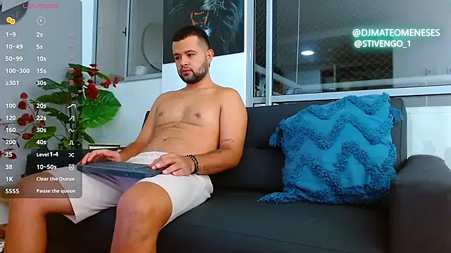 Snapshot of MattMeness chatting on October 17, 8:28 am MattMeness online show from October 17, 8:28 am