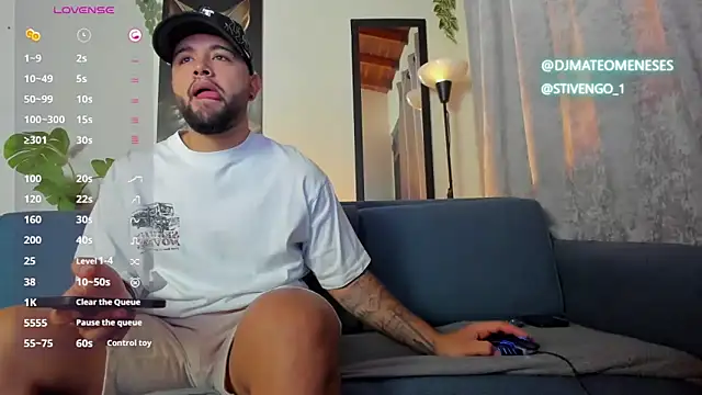 Snapshot of MattMeness chatting on February 28, 6:54 am MattMeness online show from February 28, 6:54 am