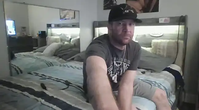 Snapshot of Edward_LongCock chatting on January 3, 11:23 pm Edward LongCock online show from January 3, 11:23 pm