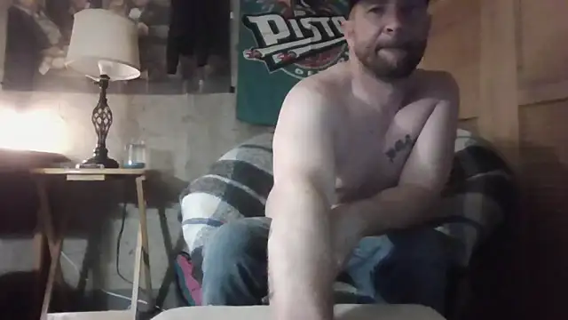Snapshot of Edward_LongCock chatting on June 14, 8:32 pm Edward LongCock online show from June 14, 8:32 pm