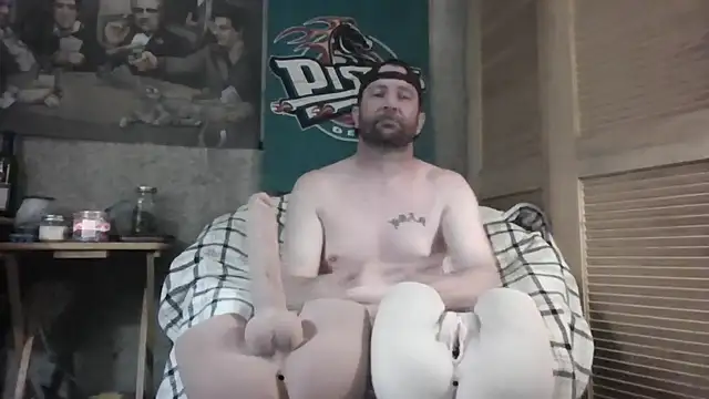 Snapshot of Edward_LongCock chatting on July 12, 5:19 am Edward LongCock online show from July 12, 5:19 am