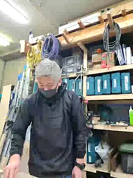 Snapshot of da--------i chatting on February 15, 8:33 am da--------i online show from February 15, 8:33 am