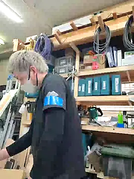 Snapshot of da--------i chatting on March 23, 7:53 am da--------i online show from March 23, 7:53 am