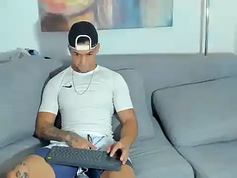 Snapshot of jhonconnor chatting on December 19, 3:32 am jhonconnor online show from December 19, 3:32 am