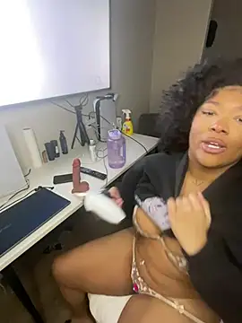 Snapshot of dvtbvby chatting on March 5, 8:32 pm dvtbvby online show from March 5, 8:32 pm