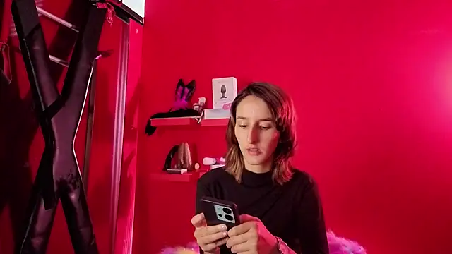 Ambar Roux  online show from February 7, 2:58 pm