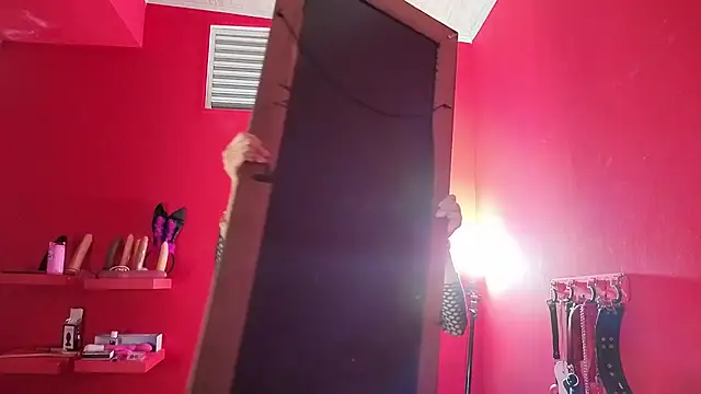 Ambar Roux  online show from March 5, 1:30 pm