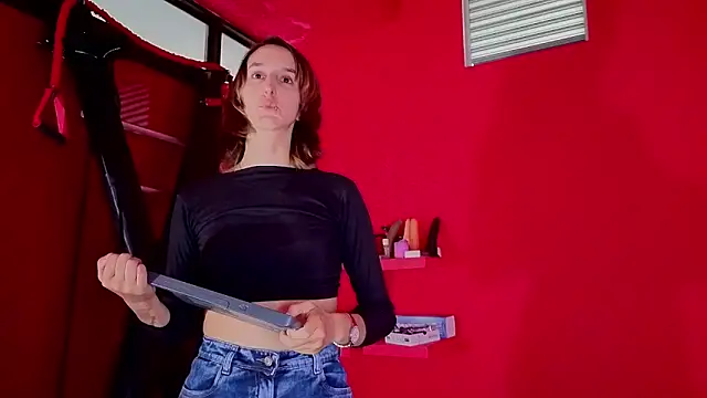 Ambar Roux  online show from May 26, 12:14 pm
