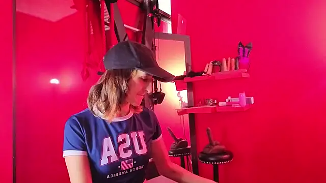 Ambar Roux  online show from April 4, 3:51 pm