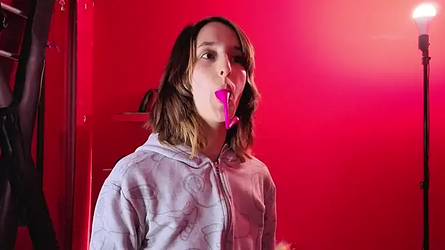 Ambar Roux  online show from March 10, 12:42 pm