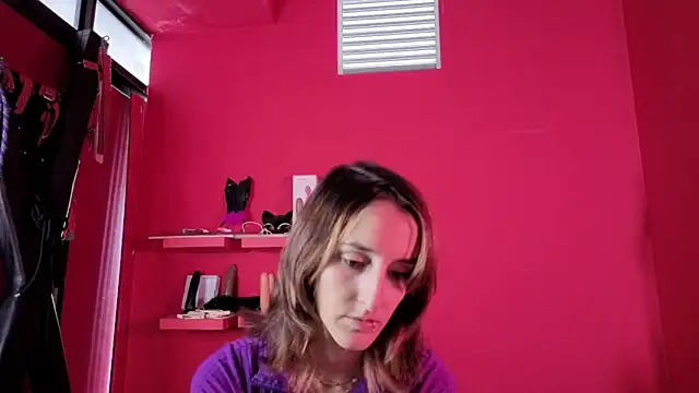 Ambar Roux  online show from December 15, 1:50 pm