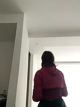 Ambar Roux  online show from November 6, 1:37 pm