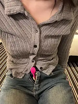 Snapshot of Mei_0906 chatting on February 5, 3:57 am Mei 0906 online show from February 5, 3:57 am