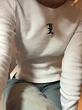 Snapshot of Mei_0906 chatting on December 21, 12:09 am Mei 0906 online show from December 21, 12:09 am