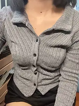 Snapshot of Mei_0906 chatting on February 1, 4:35 am Mei 0906 online show from February 1, 4:35 am