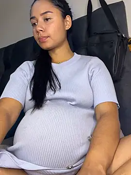 Snapshot of _Luana chatting on February 24, 2:23 am Luana online show from February 24, 2:23 am