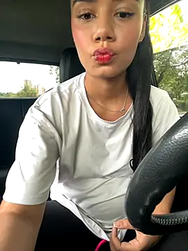 Snapshot of _Luana chatting on November 5, 7:50 pm Luana online show from November 5, 7:50 pm