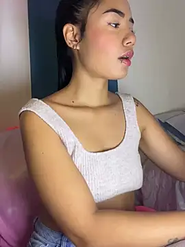 Snapshot of _Luana chatting on February 21, 9:13 am Luana online show from February 21, 9:13 am