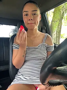 Snapshot of _Luana chatting on November 7, 6:01 pm Luana online show from November 7, 6:01 pm