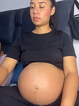 Snapshot of _Luana chatting on February 12, 12:43 am Luana online show from February 12, 12:43 am