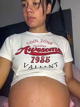 Snapshot of _Luana chatting on February 19, 1:24 am Luana online show from February 19, 1:24 am