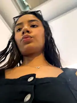 Snapshot of _Luana chatting on November 1, 8:25 pm Luana online show from November 1, 8:25 pm