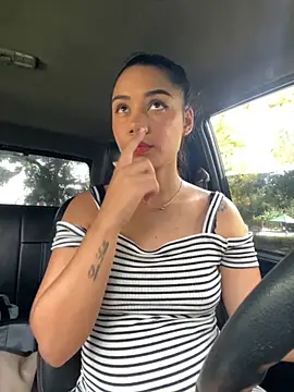 Snapshot of _Luana chatting on December 4, 6:29 pm Luana online show from December 4, 6:29 pm