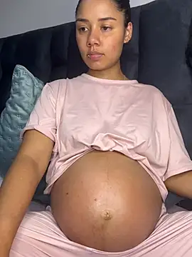 Snapshot of _Luana chatting on February 13, 3:17 am Luana online show from February 13, 3:17 am