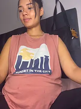 Snapshot of _Luana chatting on February 21, 2:02 am Luana online show from February 21, 2:02 am