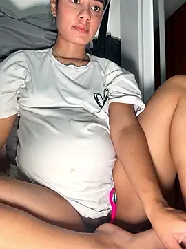 Snapshot of _Luana chatting on January 14, 12:47 am Luana online show from January 14, 12:47 am