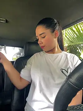 Snapshot of _Luana chatting on December 3, 5:34 pm Luana online show from December 3, 5:34 pm