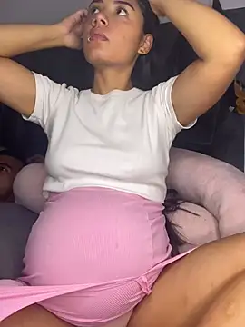 Snapshot of _Luana chatting on February 17, 1:14 am Luana online show from February 17, 1:14 am