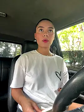 Snapshot of _Luana chatting on December 15, 5:30 pm Luana online show from December 15, 5:30 pm