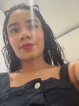 Snapshot of _Luana chatting on October 25, 7:36 pm Luana online show from October 25, 7:36 pm