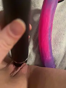 luisa1 online show from December 17, 8:08 am