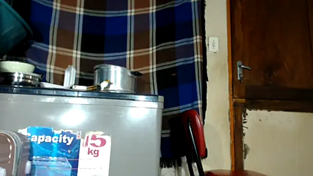 Snapshot of boobassymom chatting on May 17, 8:42 pm boobassymom online show from May 17, 8:42 pm