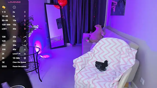 Snapshot of Bunny__of_love chatting on February 21, 1:33 pm Bunny of love online show from February 21, 1:33 pm
