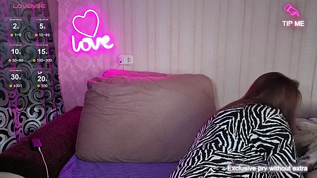 KellyCrystall online show from November 6, 3:21 am